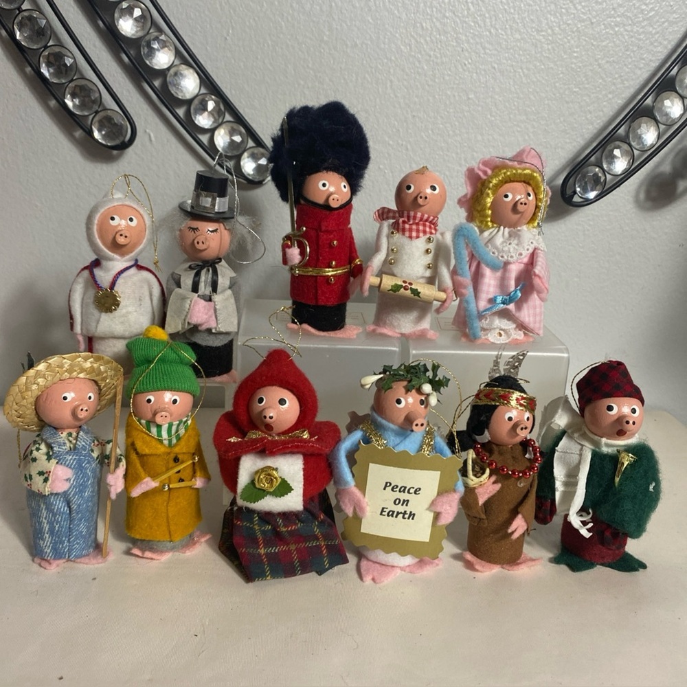 vintage, Christmas Singing Swine handcrafted pig carolers 11 figurines